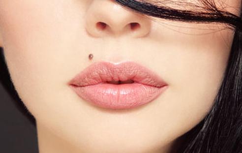 ĐIỀU TRỊ NỐT RUỒI BẰNG LASER